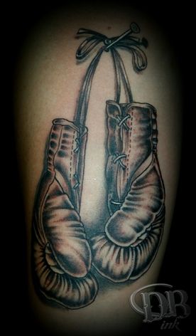 BLACK AND GREY, BOKSHANDSCHOEN, BOXING CLOVES, TATTOO, TATOEAGE