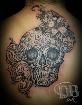 BLACK AND GREY,TATTOO,TATOEAGE,DOODSKOP,SKULL,BLOEMEN,FLOWERS,SUGAR SKULL