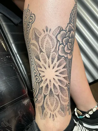 De een laat zich tatoeëren in een opwelling, voor de ander is het een lange, diepgewortelde wens. 