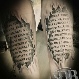tattoo,tatoeage,realistisch,realistis,open gescheurde huid,tekst.text,open torn skin