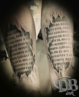 tattoo,tatoeage,realistisch,realistis,open gescheurde huid,tekst.text,open torn skin